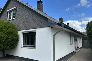Ruhig und idyllisch: günstiges, gepflegtes 6,5-Raum-Haus in Toplage – Mecklenburger Weg 155, 27578 Bremerhaven – Vorschaubild 2