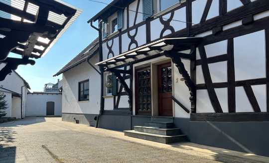 Fachwerkhaus im Herzen Bellheims mit großem Garten, Gästehaus, Keller und Doppelgarage