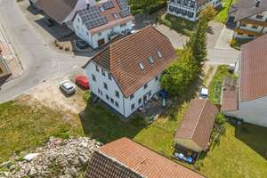 Mehrfamilienhaus mit 3 Wohnebenen und attraktivem Entwicklungspotenzial bei Attenweiler – Die vollständige Adresse der Immobilie erhältst du vom Anbieter., 88448 Attenweiler – Vorschaubild 1