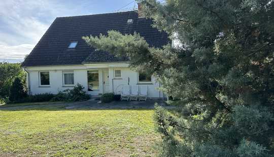 Bild von Einfamilienhaus mit ELW seitlich der Biebricher Allee