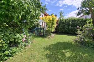 GERÄUMIGES REIHENMITTELHAUS MIT VIEL PLATZ FÜR DIE FAMILIE – Weidenstraße 2 b, 86343 Königsbrunn – Vorschaubild 2