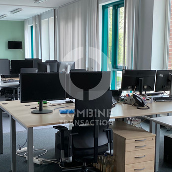 In 5 Minuten zu Fuß zur Ringbahn. combine Transaction.