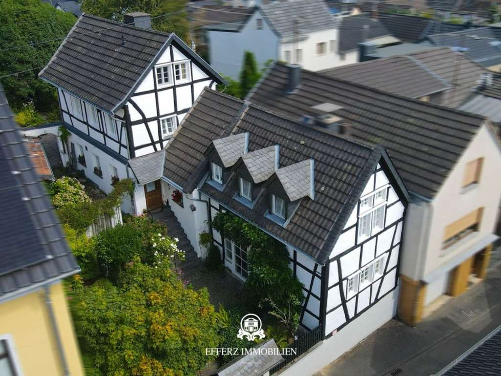 Immobilie in Remagen - Zeitlose Eleganz: Denkmalgeschütztes Fachwerkjuwel in Split-Level-Architektur! - Bild 2