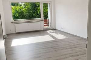 3 Zimmer Wohnung mit Balkon. Duschbad. Gäste-WC. Garage und Keller.