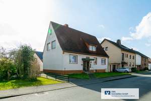 Zweifamilienhaus in ruhiger Lage – Die vollständige Adresse der Immobilie erhältst du vom Anbieter., 33104 Schloß Neuhaus, Paderborn – Vorschaubild 1