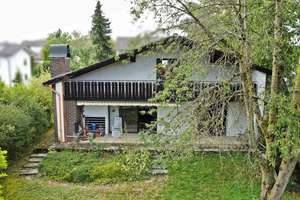 Großzügiger Bungalow auf 941 m² Grundstück mit Ausbaupotenzial und Garten in ruhiger Lage – 94419 Reisbach – Vorschaubild 1