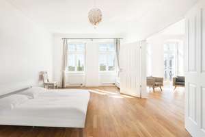Helmholtzkiez: Lichtdurchfluteter 4-Zimmer Altbau, 4. OG, Lift, große Terrasse & 2 Balkone, 2 Bäder – Schönhauser Allee 52, 10437 Prenzlauer Berg, Berlin – Vorschaubild 9