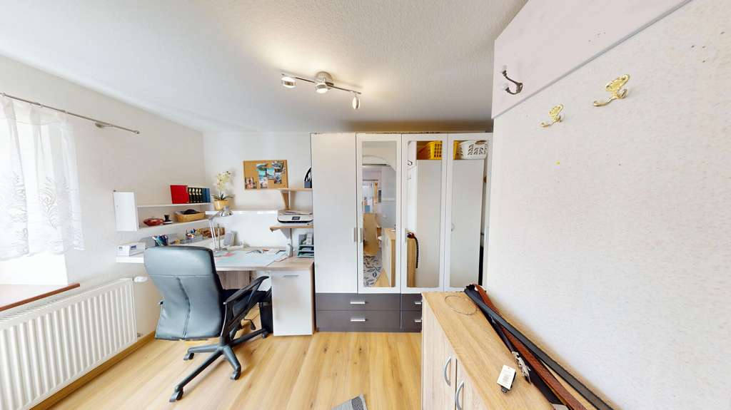 Immobilie in Halle (Saale) - *Perfekt für Familien: Haus in Halle mit 5 Zimmern nahe der Elster-Saale_Aue* - Bild 2