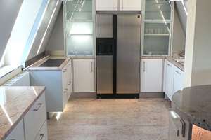 Hochwertige 3-Raum-Dachgeschosswohnung in einzigartiger Villa mit Parkett, Vollbad und Einbauküche!! – Rosa-Luxemburg-Str. 3, 18055 Stadtmitte, Rostock – Vorschaubild 5