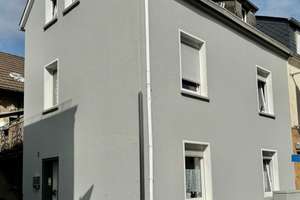 Bezahlbares Haus mit Carport, Nebengebäude – Die vollständige Adresse der Immobilie erhältst du vom Anbieter., 56645 Nickenich – Vorschaubild 1