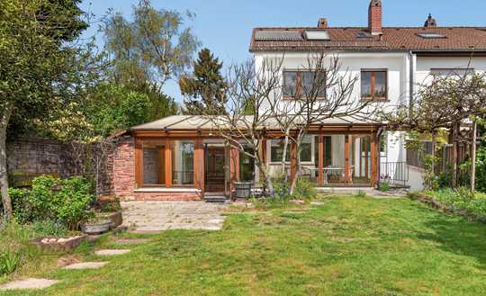 Raumwunder - Reihenendhaus mit großem Garten, Garage und Carport in der Heidenstückersiedlung!