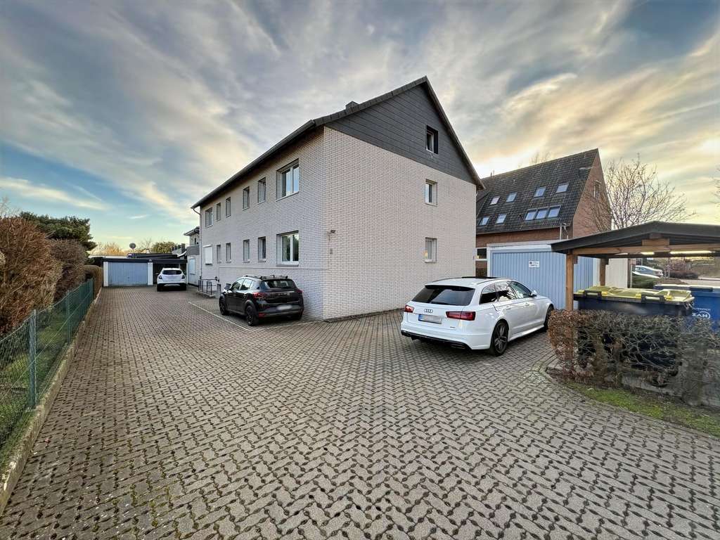 Immobilie in Sarstedt - Gepflegtes 4-Familienhaus als attraktive Kapitalanlage - Bild 1