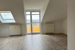 Eigentumswohnung  2 ZKB im DG mit EBK, Stpl, Balkon  (vermietet )zu verkaufen !