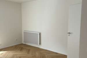 Modernisierte Wohnung mit hochwertigem Fischgrätparkett, Einbauküche und Balkon – Gasteiner Straße 24, 70372 Seelberg, Stuttgart – Vorschaubild 2