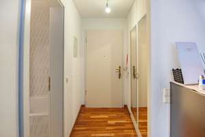 Provisionsfreie Vermietung: Attraktives Apartment mit Einbauküche, Tiefgarage und großem Garten – Tangastraße 16, 81827 Waldtrudering, München – Vorschaubild 6