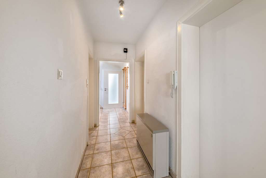 Immobilie in Aarbergen - GERÄUMIGES HAUS MIT VIEL POTENZIAL! Großem Grundstück und Garage – Ihr zukünftiges Traumhaus - Bild 3