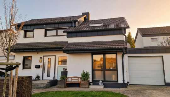 Bild von Provisionsfrei: Gepﬂegtes Einfamilienhaus mit PV-Anlage und Garage