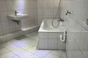 +++ Top Dachgeschoss Whg. Tageslichbad mit Wanne, tolle Aufteilung, 2 Zimmer + Essbereich +++ – Henckelsstr. 22, 42657 Solingen-Mitte, Solingen – Vorschaubild 5