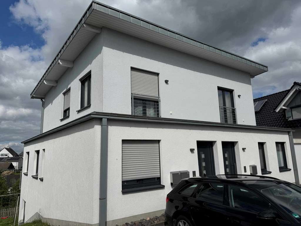 Modernes Dreifamilienhaus in guter Wohnlage von Kürten-Bechen