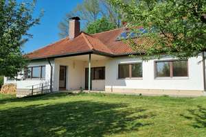 Provisionsfrei: 5-Zi-Einfamilienhaus mit gehobener Innenausstattung und EBK in Krumbach (Schwaben) – Die vollständige Adresse der Immobilie erhältst du vom Anbieter., 86381 Krumbach (Schwaben) – Vorschaubild 1