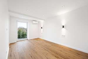 Urban Living: Sanierte 3-Zimmer Wohnung mit  Balkon-Duo und Dachterrassenoption