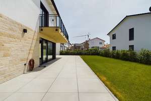 Premiumsegment in Flughafennähe: Hochwertige Villa in ruhiger Wohnlage
- Baujahr 2022 / neuwertig – Die vollständige Adresse der Immobilie erhältst du vom Anbieter., 85435 Erding – Vorschaubild 19