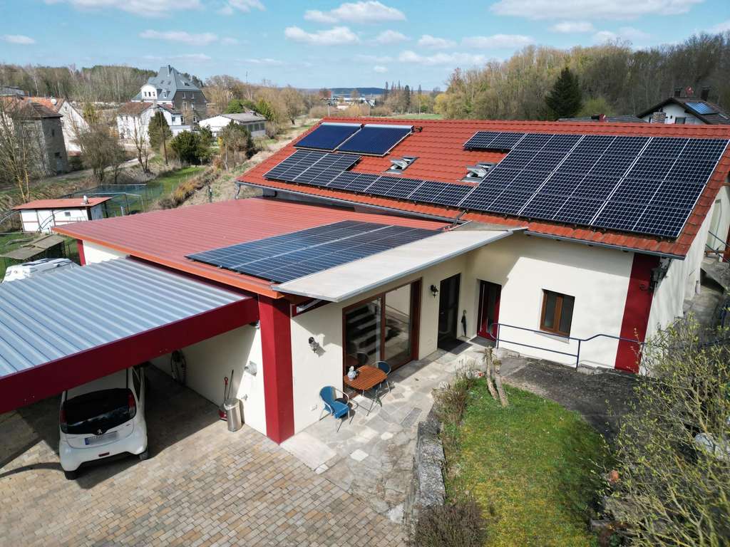 Immobilie in Kirchheim - Stilvoll kernsaniertes Anwesen mit Gästehaus, großem Grundstück und traumhafter Aussicht - Bild 3