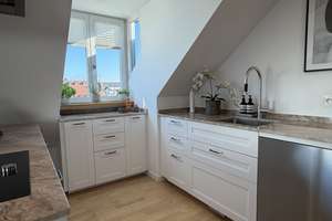 Stilvolle Dachgeschosswohnung mit Balkon und Blick über München – Konstanzer Straße 36, 80809 Am Riesenfeld, München – Vorschaubild 3