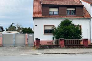 Gemütliches Ein- Zweifamilienhaus in zentraler Lage von Oberhausen – Die vollständige Adresse der Immobilie erhältst du vom Anbieter., 68794 Oberhausen-Rheinhausen – Vorschaubild 1