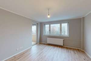 **FRISCH RENOVIERT** Moderne 2-Zimmer-Wohnung mit EBK, BALKON und stilvollem Duschbad in Marienfelde
