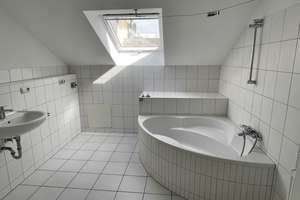 Ab sofort bezugsfrei –  Dachgeschosswohnung in beliebter Lage der Mainzer Neustadt. – Adam-Karillion-Straße 00, 55118 Neustadt, Mainz – Vorschaubild 13