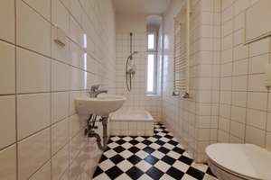Leerstehende und renovierungsbedürftige 2-Zimmer-Erdgeschosswohnung – Flughafenstraße 24, 12053 Neukölln (Ortsteil), Berlin – Vorschaubild 4
