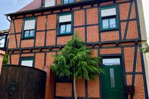 Vollmöbiliertes Fachwerkhaus mit Blick über den Dächern von Burg zu verkaufen! – Die vollständige Adresse der Immobilie erhältst du vom Anbieter., 39288 Burg – Vorschaubild 2