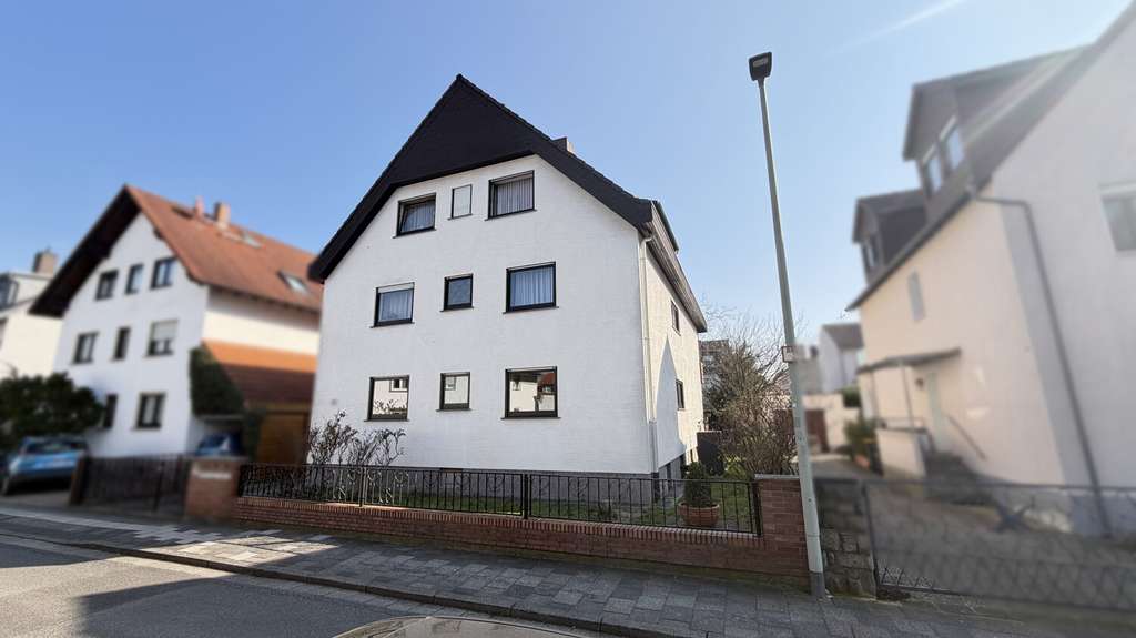 Immobilie in Kelsterbach - Wohnen oder Vermieten: Energieeffizientes 3-Parteien-Haus - Bild 0
