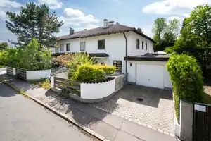 Großzügiges Reiheneckhaus mit idyllischem Garten, Ausbaupotenzial und fußläufig erreichbarer U-Bahn – München – Vorschaubild 1