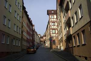 Schön Wohnen im Burgviertel ! 2-Zimmer-Wohnung mit kleinem Balkon in der Albrecht-Dürer-Straße