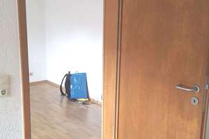 Dachgeschosswohnung mit ausbaufähigem Spitzboden in Zuffenhausen-Mitte – 70435 Zuffenhausen-Hohenstein, Stuttgart – Vorschaubild 3