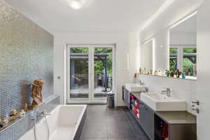 Repräsentativer Bungalow mit exklusiver Ausstattung, großzügigen Räumen und perfektem Gartenambiente – Die vollständige Adresse der Immobilie erhältst du vom Anbieter., 23626 Ratekau – Vorschaubild 11
