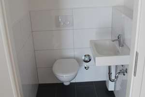 Moderne 4-Zi-Wohnung mit Loggia u. PKW-Stellplatz! Inkl. vollwertiger Einbauküche – Die vollständige Adresse der Immobilie erhältst du vom Anbieter., 41469 Norf, Neuss – Vorschaubild 7