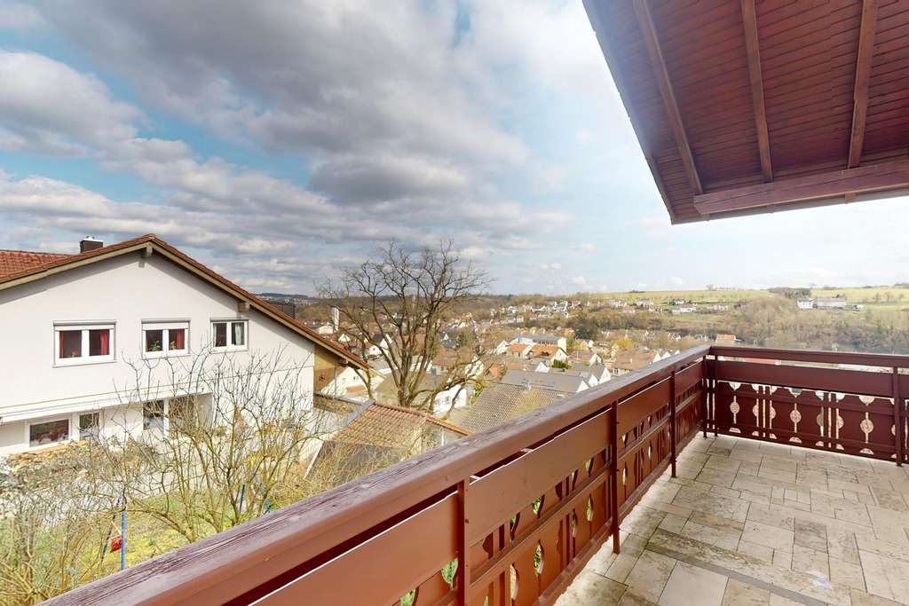 Immobilie in Neudenau - Freistehendes Einfamilienhaus in Hanglage mit wunderschöner Aussicht über Neudenau-Herbolzheim - Bild 1