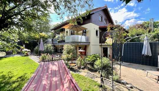 Bild von Freistehend und modernisiert in idyllischer Lage mit traumhaftem Garten - Spaziergang vor der Tür