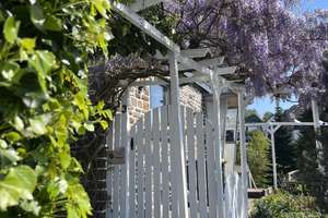 TOP Lage - Kernsaniertes Schmuckstück - mit außergewöhnlichem Garten