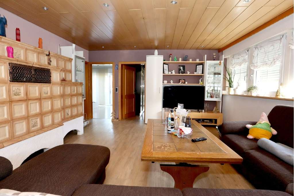 Immobilie in Rheinhausen - Haus der vielen Möglichkeiten – Eigennutzung, Teilvermietung, Ferienwohnungen oder Mehrgenerationenw - Bild 4