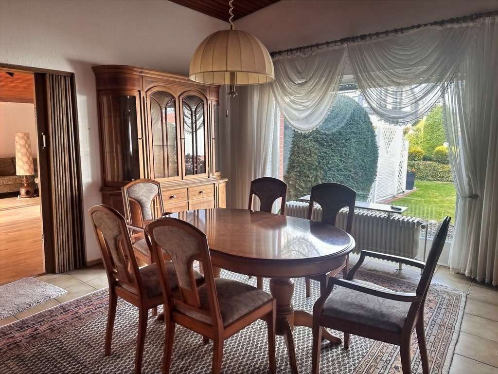 Immobilie in Sibbesse - Einfamilienhaus mit Wintergarten, Sauna und Garage in Sibbesse - Bild 2