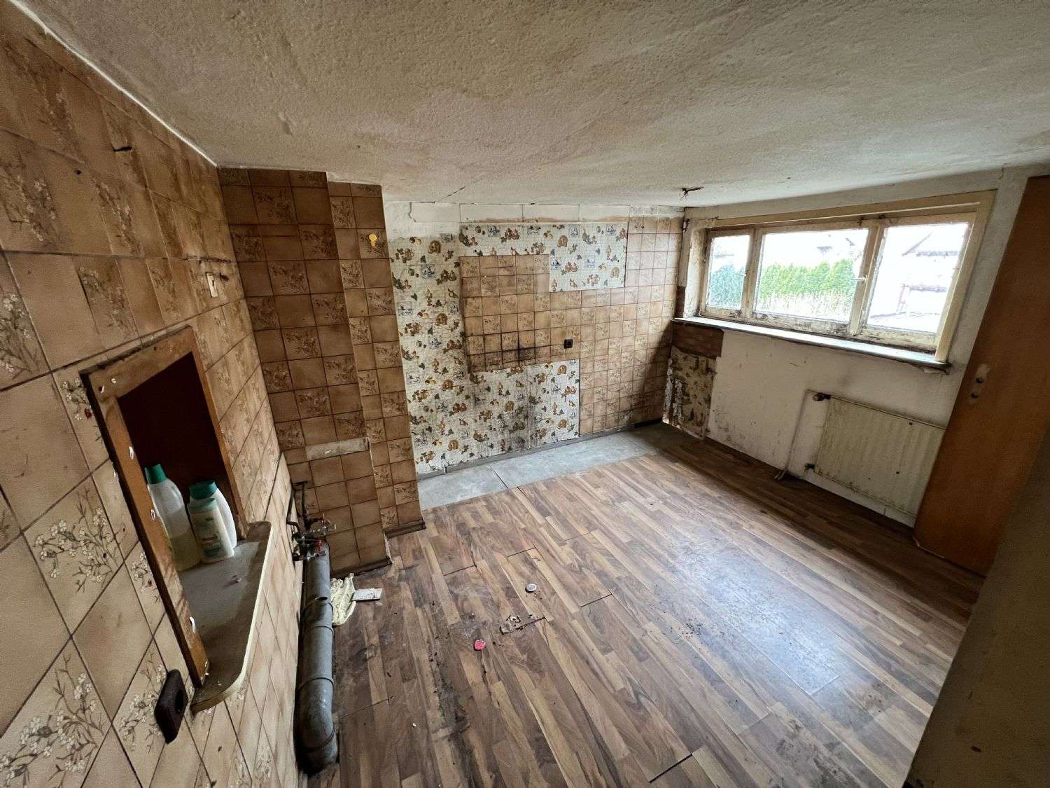 Stark sanierungsbedürftiges Fachwerkhaus in der Stadtmitte, Waldeck Frankenberg Kreis – Bild 3