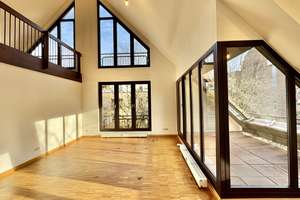 Großzügige Dachgeschoss-Maisonette-Galerie-Wohnung mit 4 Zimmer / 2 Balkone / renovierungsbedürftig