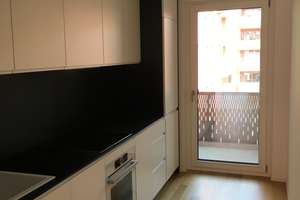 Sehr helle 2-Zimmer-Wohnung mit 2 Loggien, Einbauküche & TG, frei ab 1.09 – Konrad-Celtis-Straße 91, 81369 Mittersendling, München – Vorschaubild 4