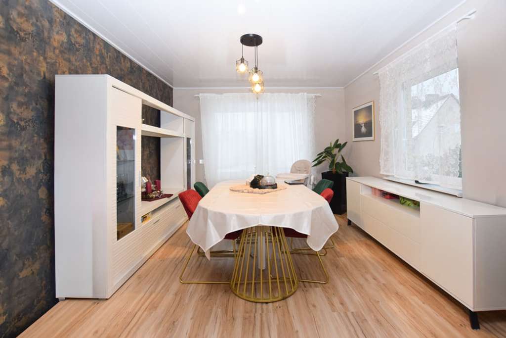 Immobilie in Weyhausen - Modernisiertes Einfamilienhaus mit hochwertiger Ausstattung und großzügigem Garten! - Bild 2