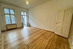 TRAUMHAFTE 2-Zimmer-Altbauwohnung, großer Südbalkon, Altbau-Dielen-bezugsfrei! ruhige Lage! – Dolziger Straße 39, 10247 Berlin – Vorschaubild 1