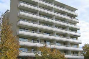 Helle 2-Zimmer-Wohnung mit Balkon ins Grüne –  im Münchner Süden